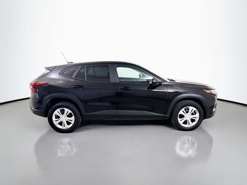 Used 2026 Chevrolet Trax LS FWD image 8