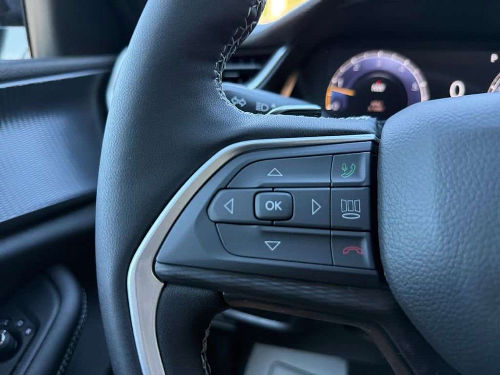 New 2025 Jeep Grand Cherokee Altitude image 19