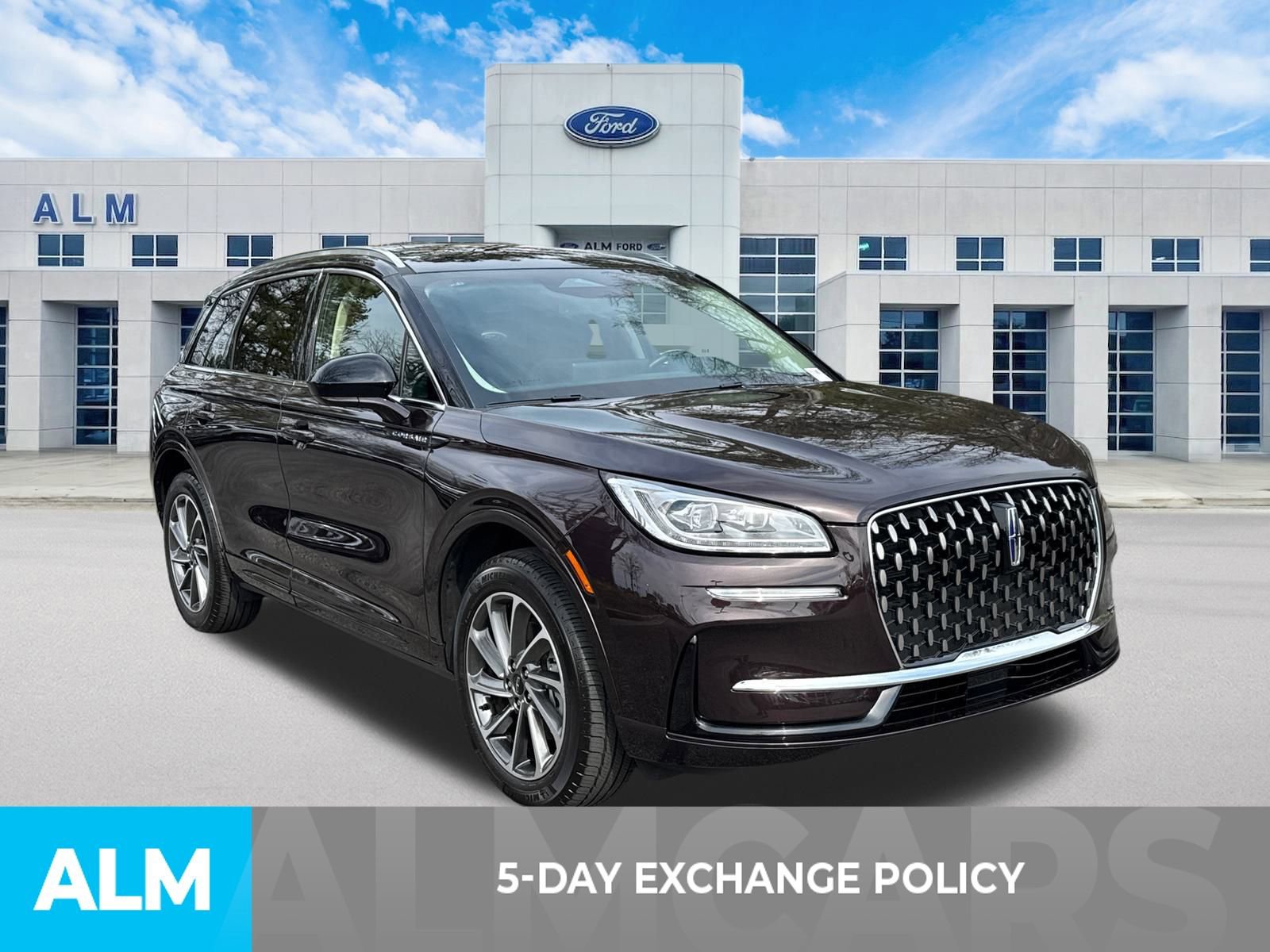 Used 2023 Lincoln Corsair Grand Touring AWD/4WD image 3