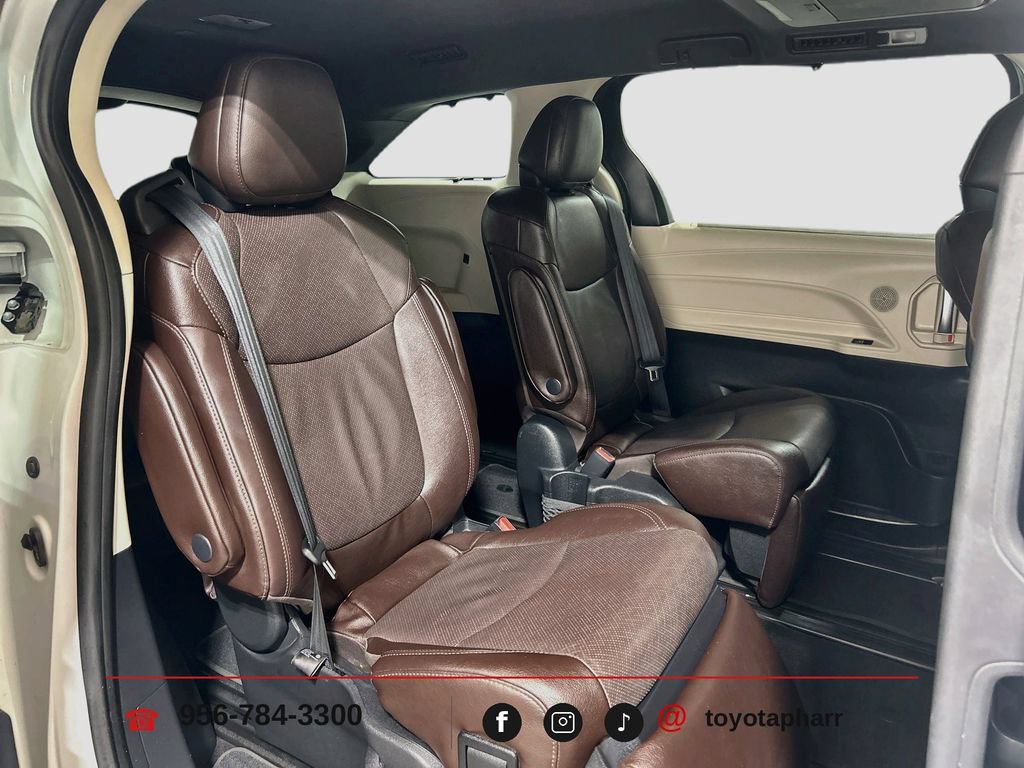 Used 2021 Toyota Sienna Platinum FWD image 30