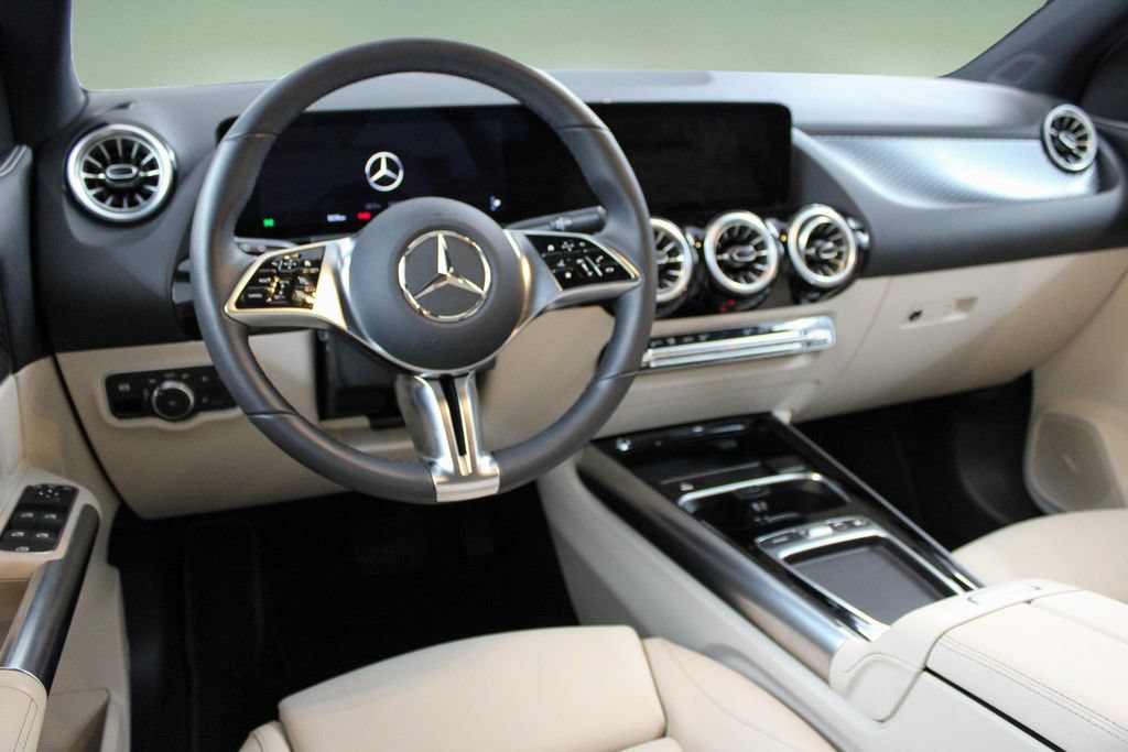 Used 2025 Mercedes-Benz GLA 250 4MATIC image 17