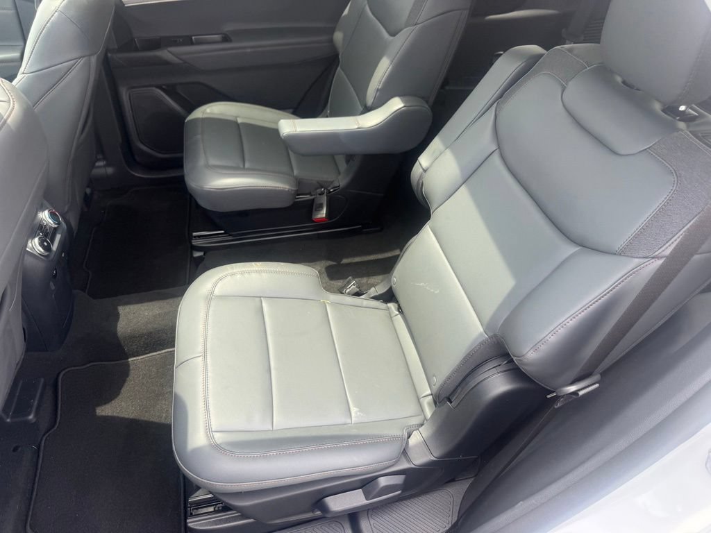 New 2026 Ford Explorer Active w/ Active Comfort Package AWD/4WD image 32