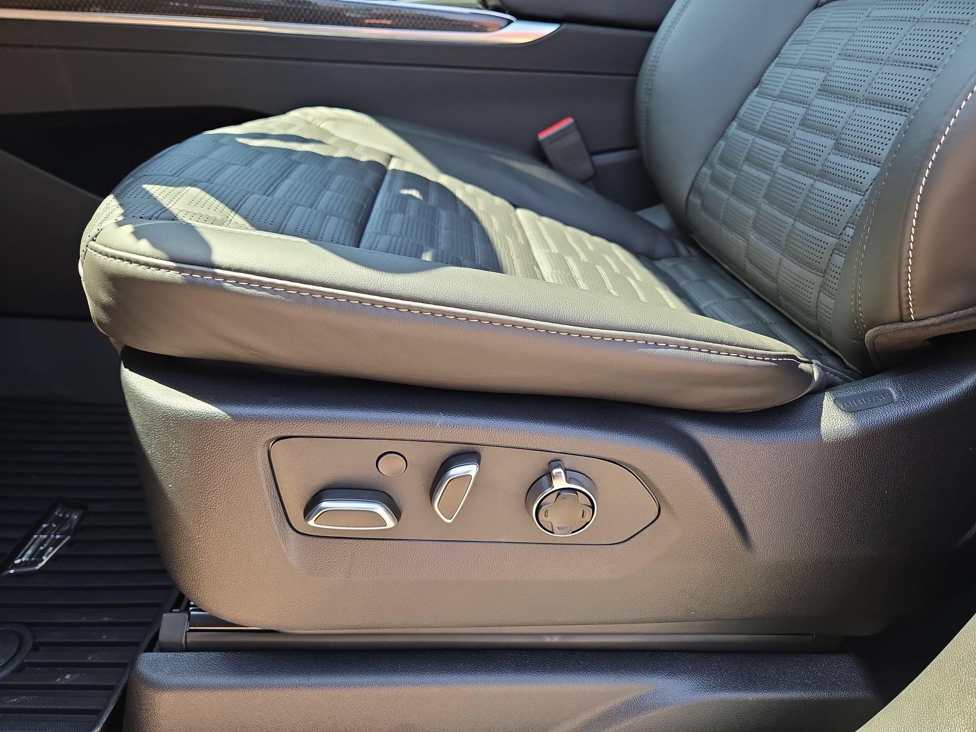 New 2026 Cadillac Escalade V w/ LPO, Floor Liner Package AWD/4WD image 17