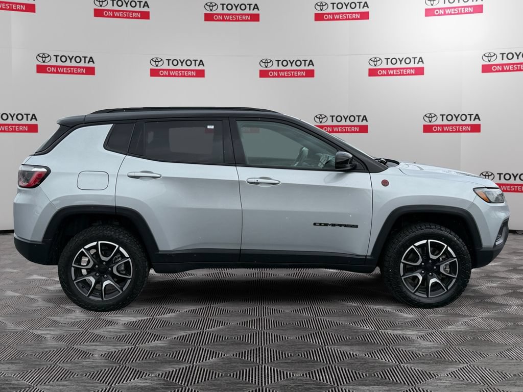 Used 2024 Jeep Compass Trailhawk AWD/4WD image 2