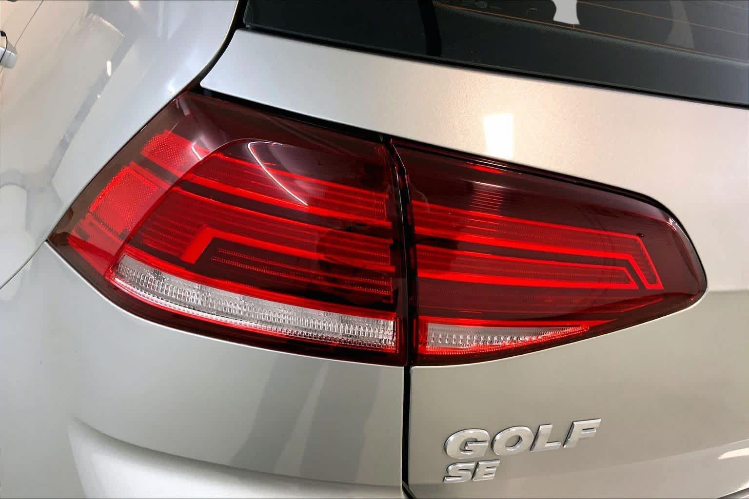 Used 2018 Volkswagen Golf SE FWD image 28