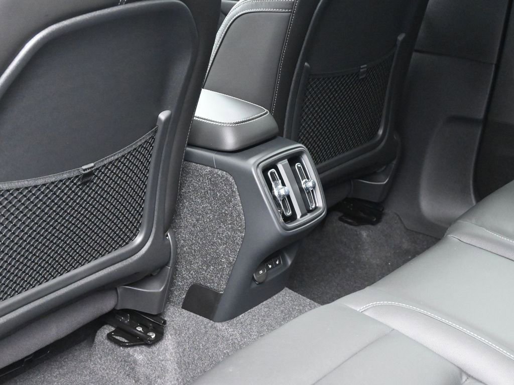 New 2025 Volvo XC40 B5 Ultra w/ Climate Package image 23