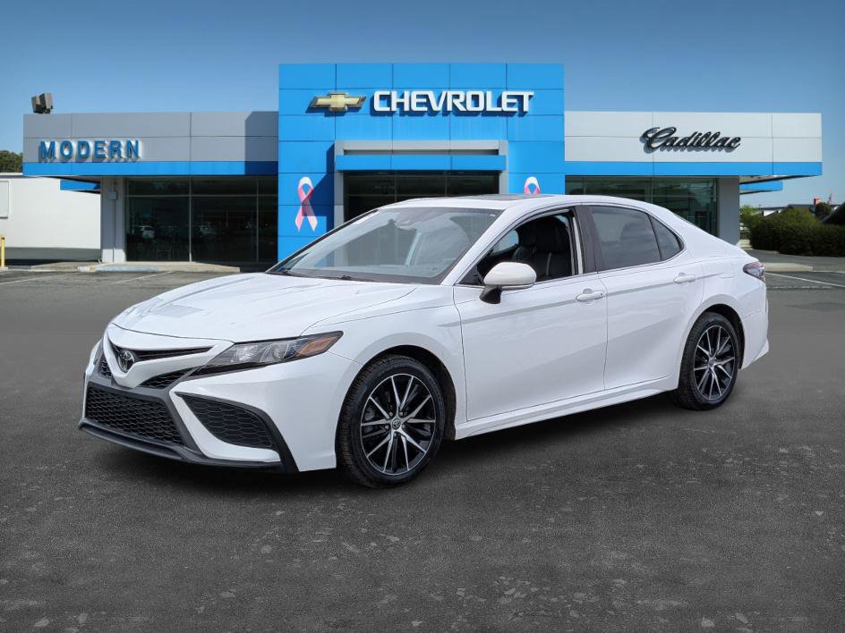 Used 2022 Toyota Camry SE image 3