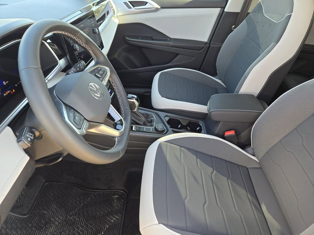 New 2026 Volkswagen Taos SE image 11