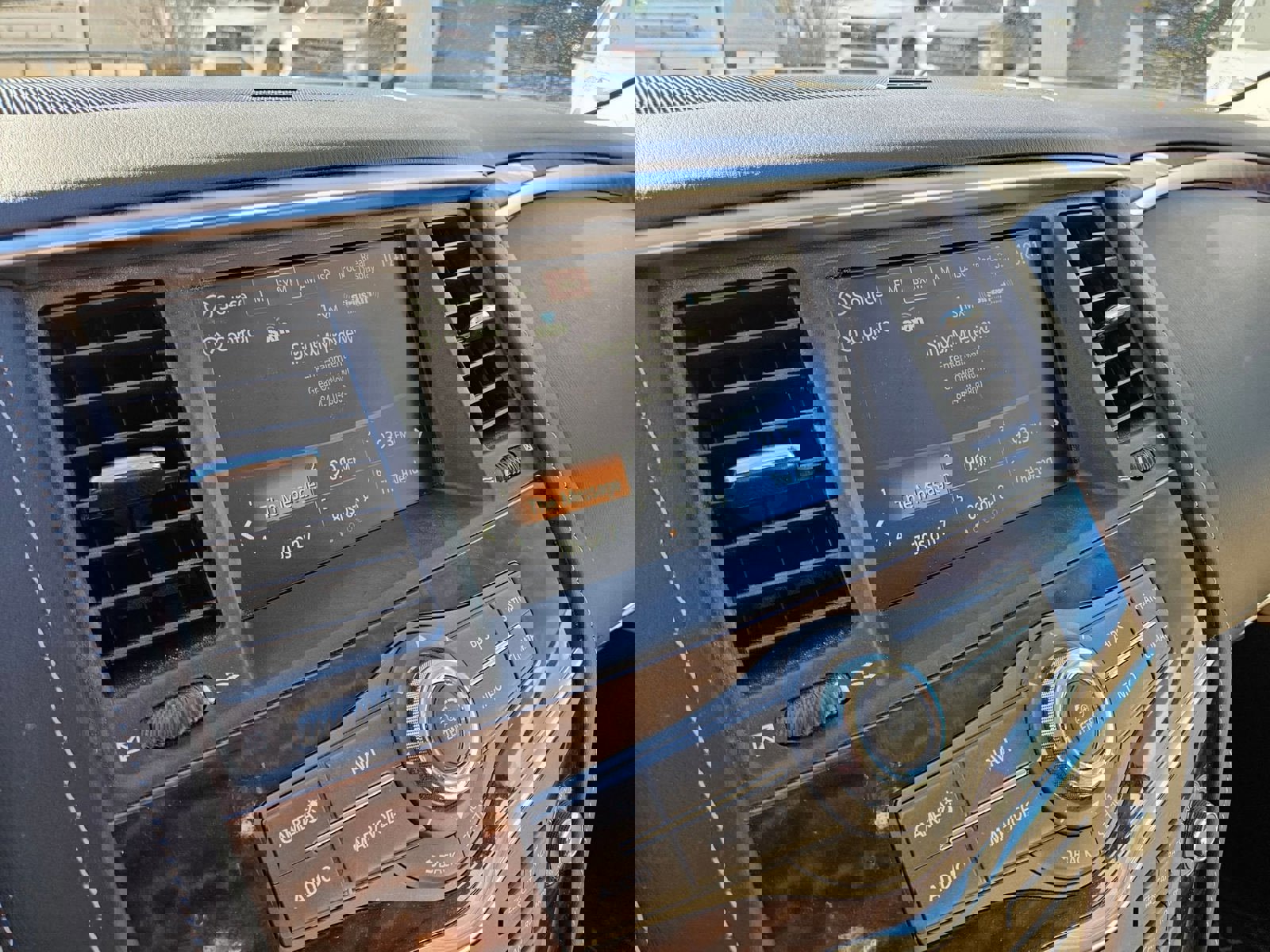 Used 2020 Nissan Armada Platinum w/ Captain's Chairs Package image 17