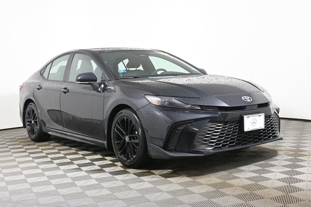 Used 2025 Toyota Camry SE w/ Convenience Package image 9