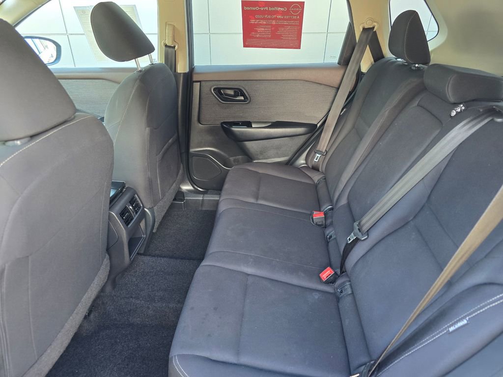 Used 2023 Nissan Rogue S image 13