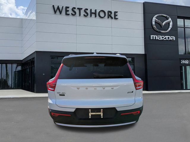 Used 2023 Volvo XC40 B5 Plus image 4