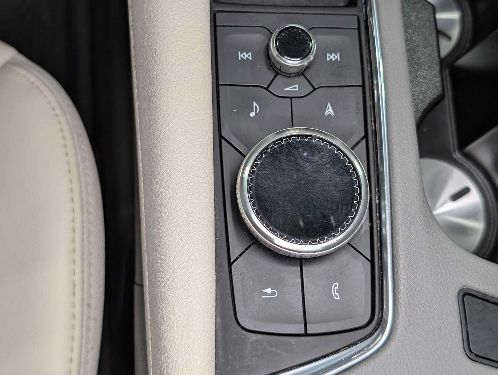 Certified 2024 Cadillac XT6 Premium Luxury w/ Technology Package AWD/4WD image 30