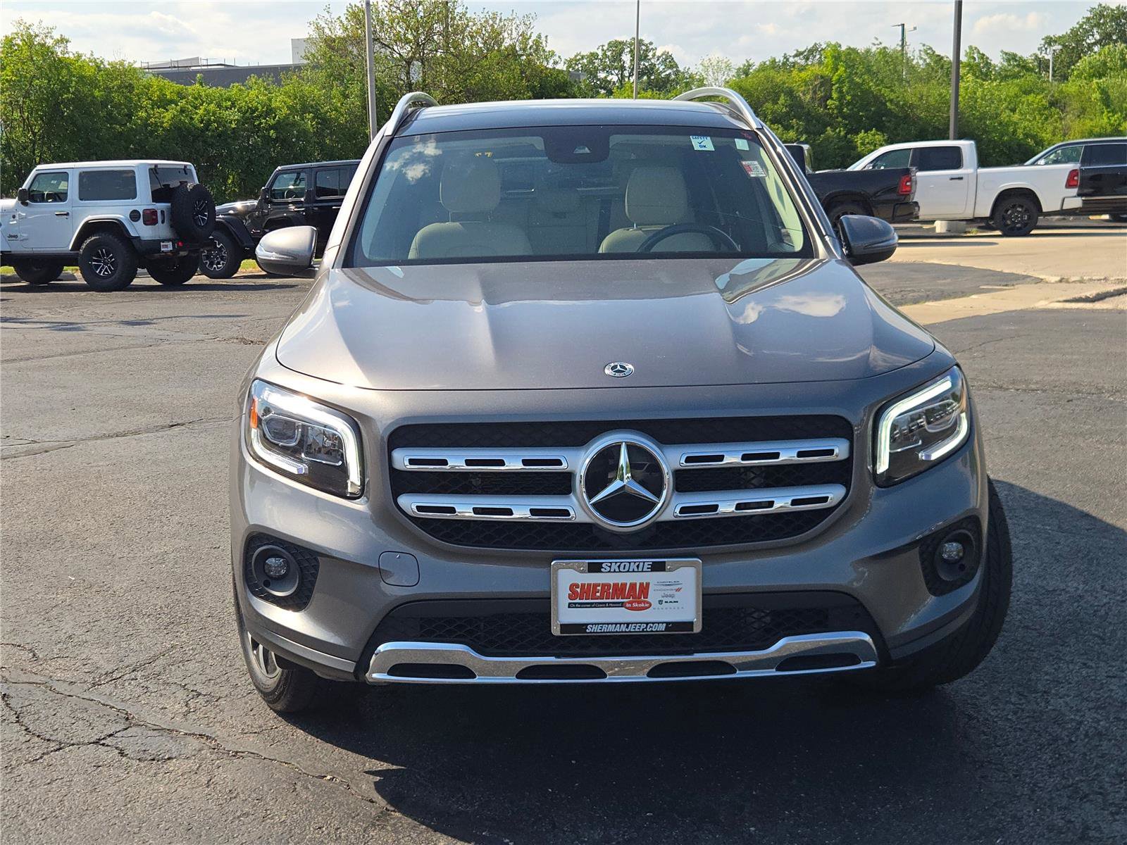 Used 2022 Mercedes-Benz GLB 250 4MATIC w/ Premium Package Lite image 4