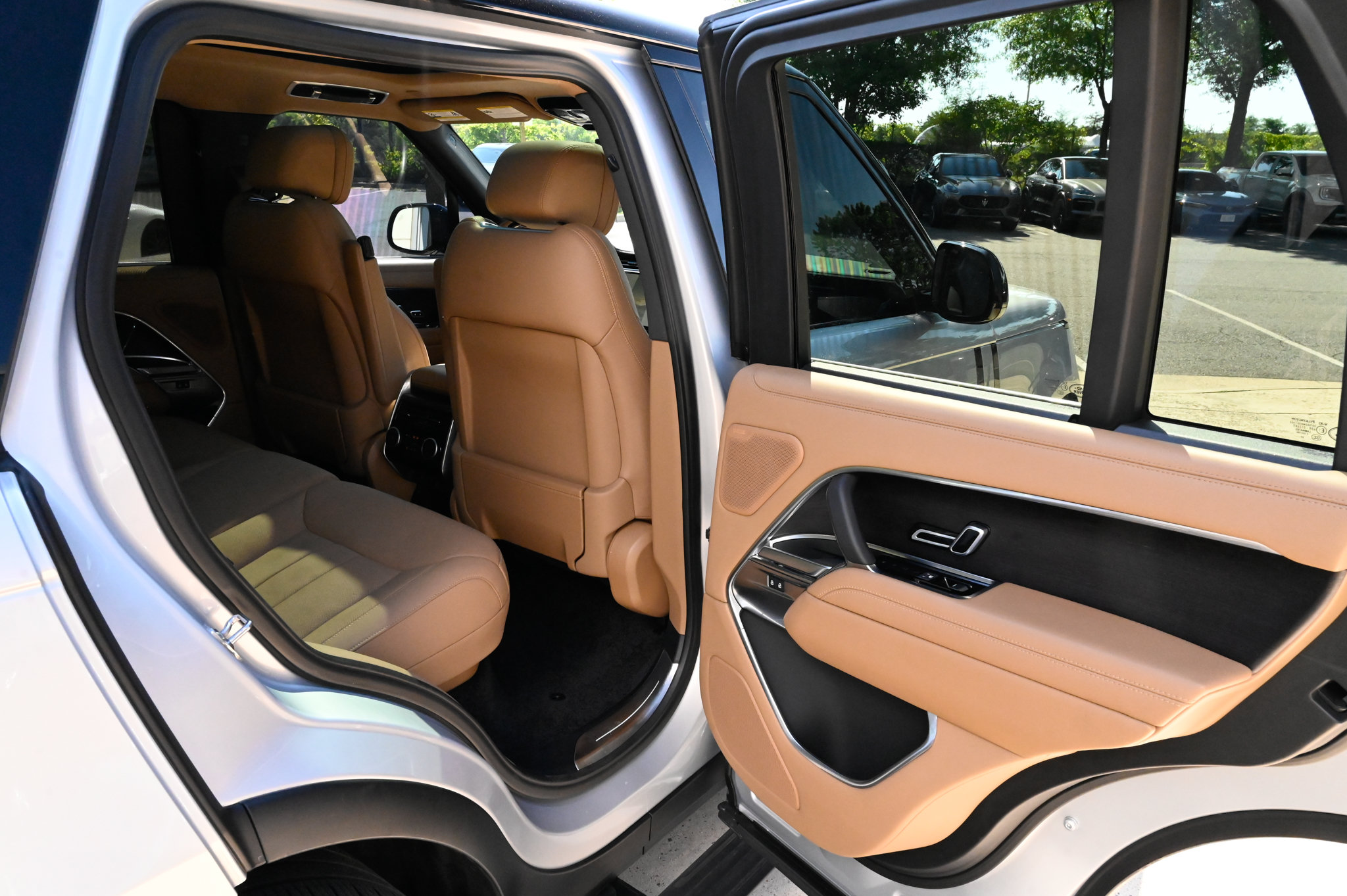 Used 2025 Land Rover Range Rover SE AWD/4WD image 43