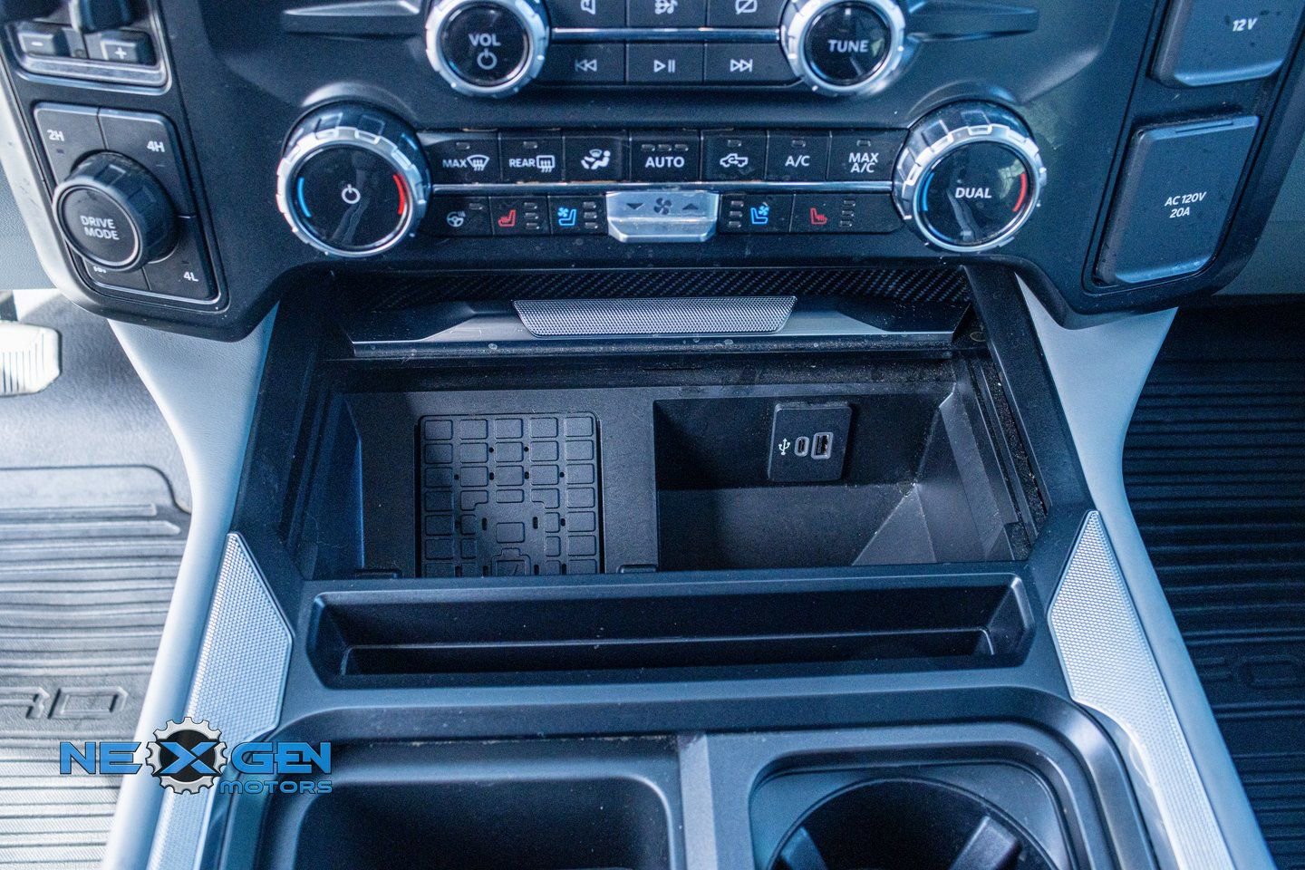 Used 2023 Ford F350 Limited w/ FX4 Off-Road Package image 18