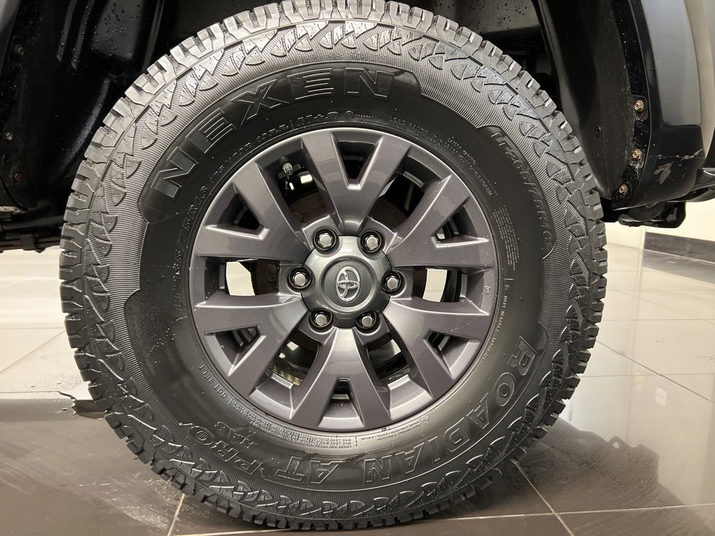 Used 2020 Toyota Tacoma SR5 w/ Technology Package image 7