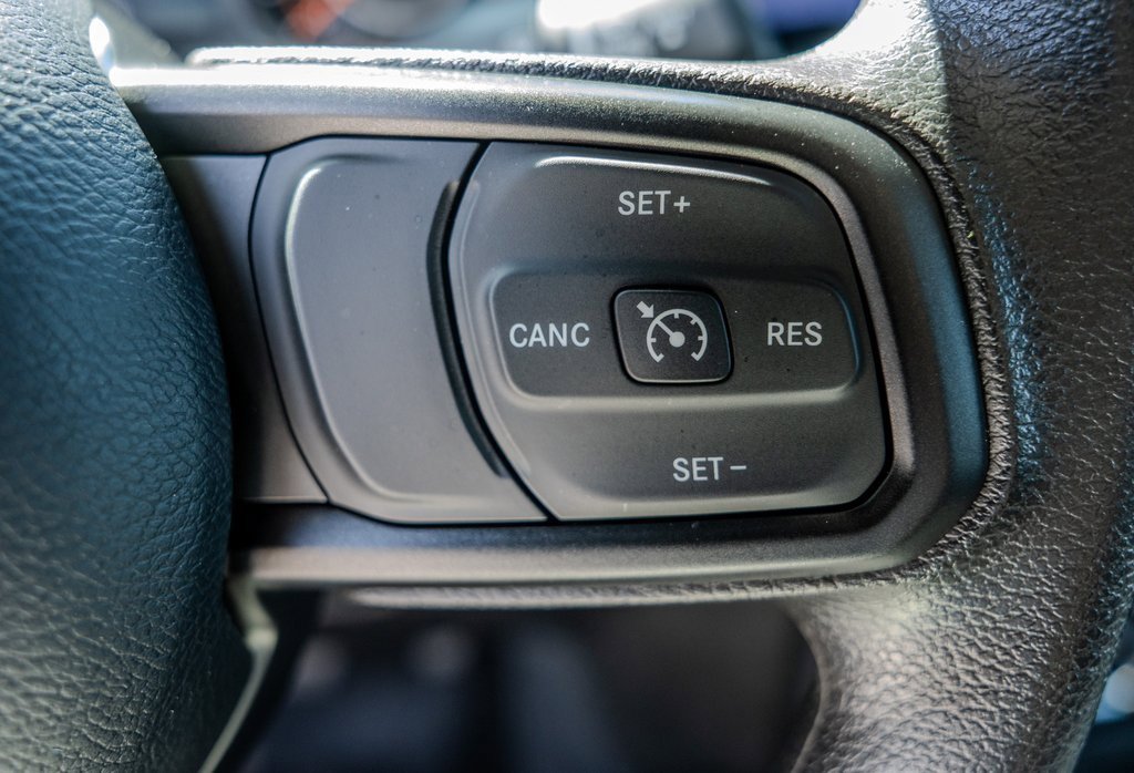 Used 2025 Jeep Gladiator Sport image 8