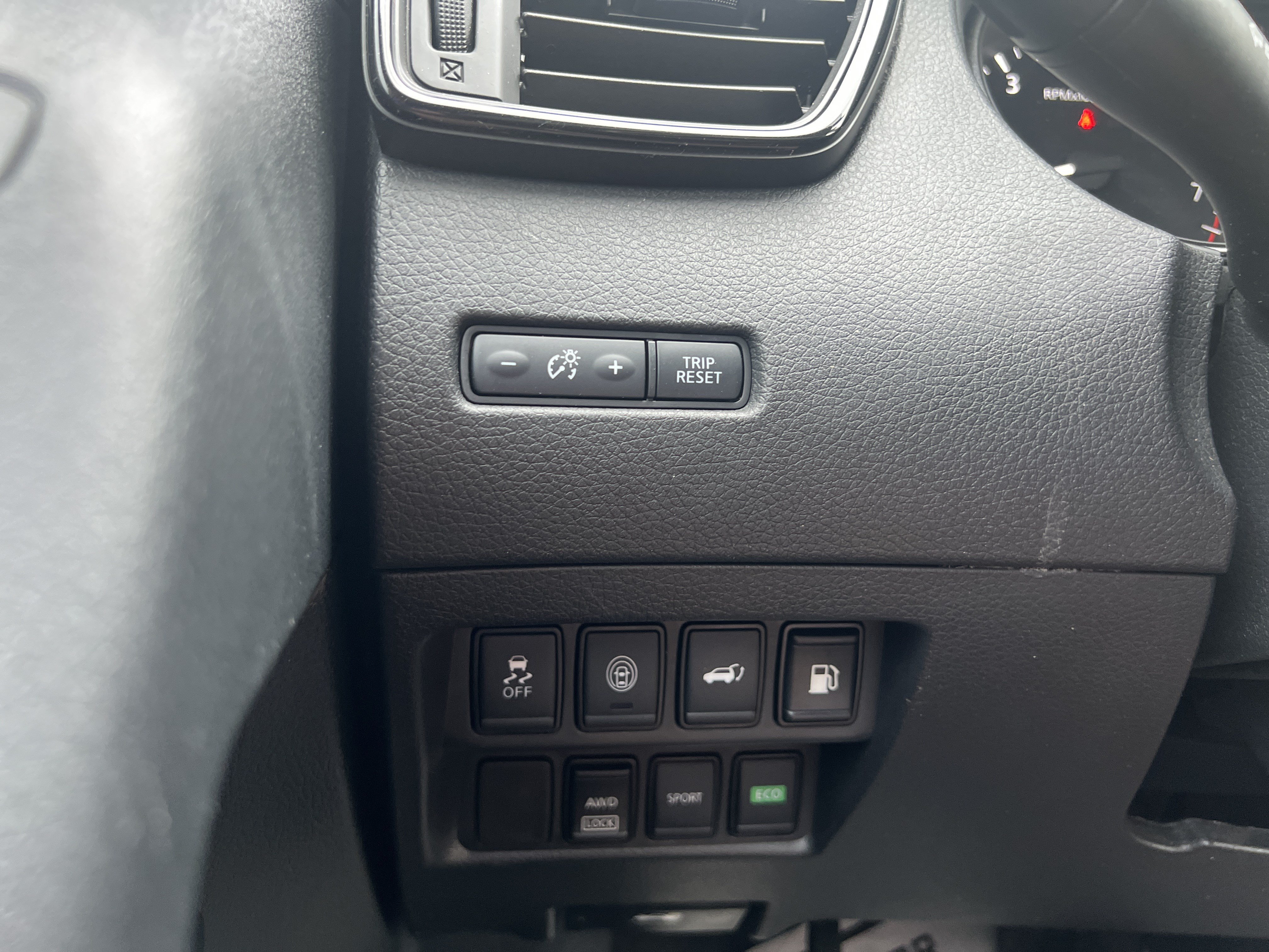 Used 2019 Nissan Rogue SV AWD/4WD image 33