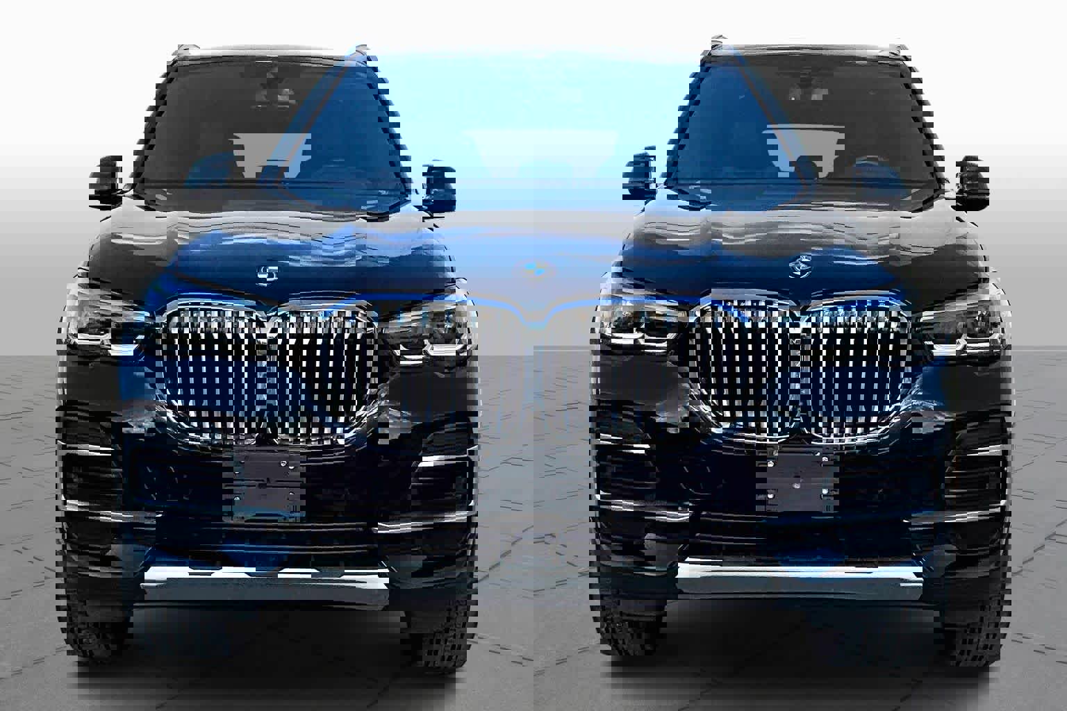 Used 2023 BMW X5 xDrive45e image 3