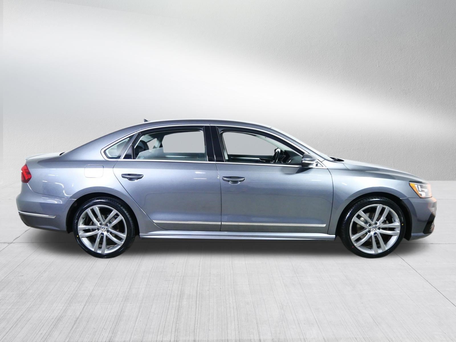 Used 2017 Volkswagen Passat 1.8T R-Line FWD image 8