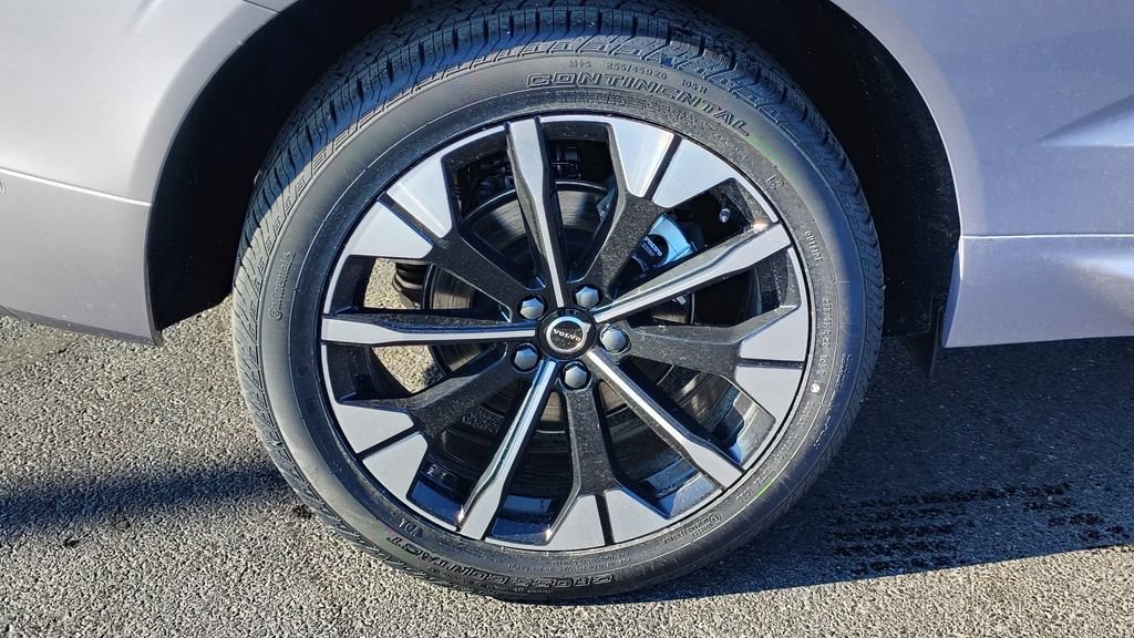 New 2026 Volvo XC60 B5 Plus w/ Protection Package Premier AWD/4WD image 28