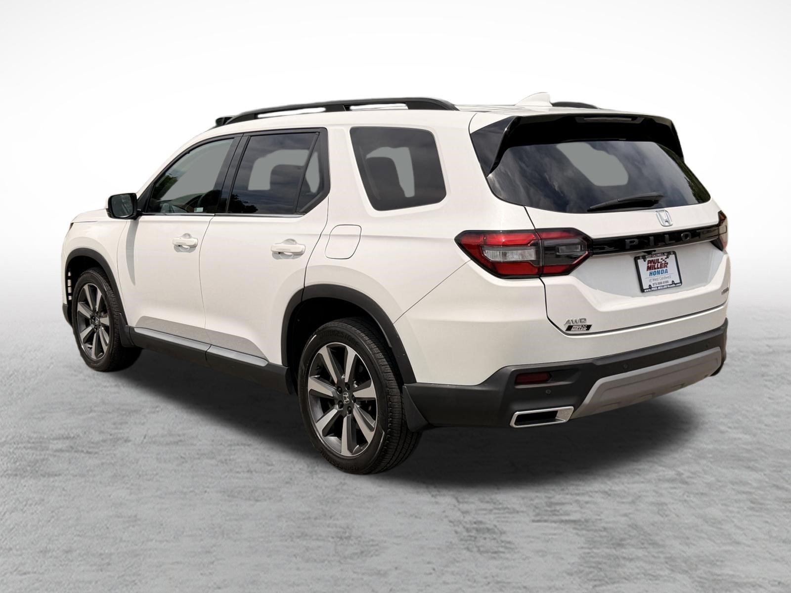 Certified 2023 Honda Pilot Touring image 4