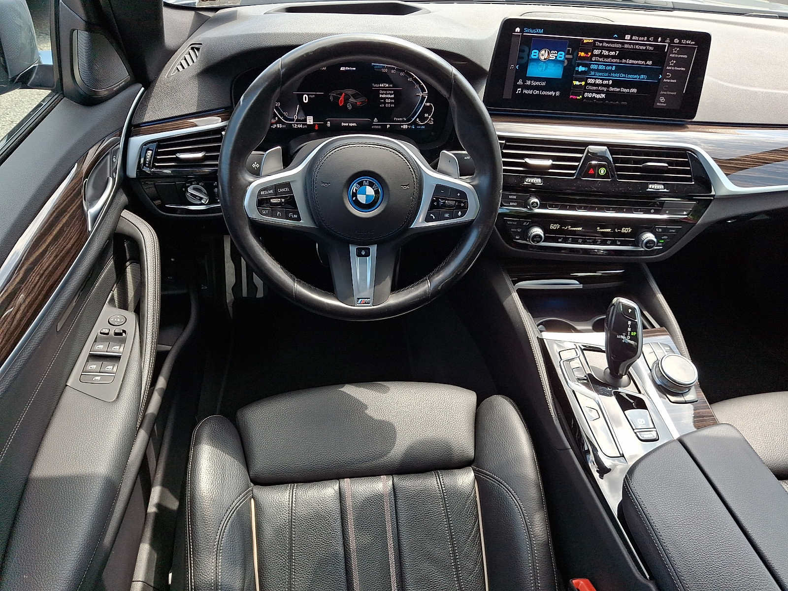 Used 2023 BMW 530e xDrive w/ Premium Package AWD/4WD image 12