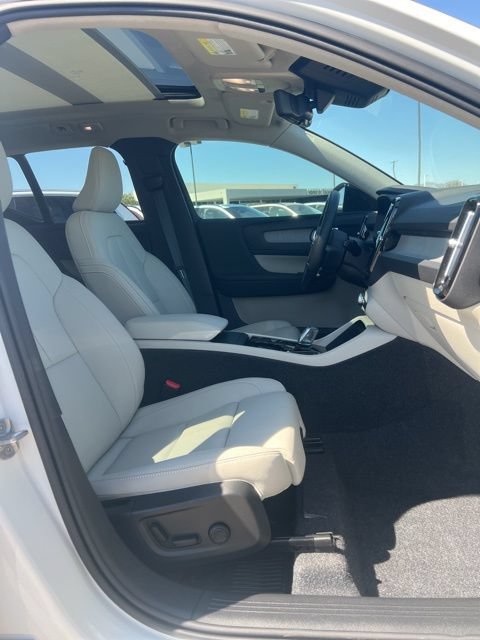 New 2026 Volvo XC40 B5 Plus w/ Climate Package AWD/4WD image 34