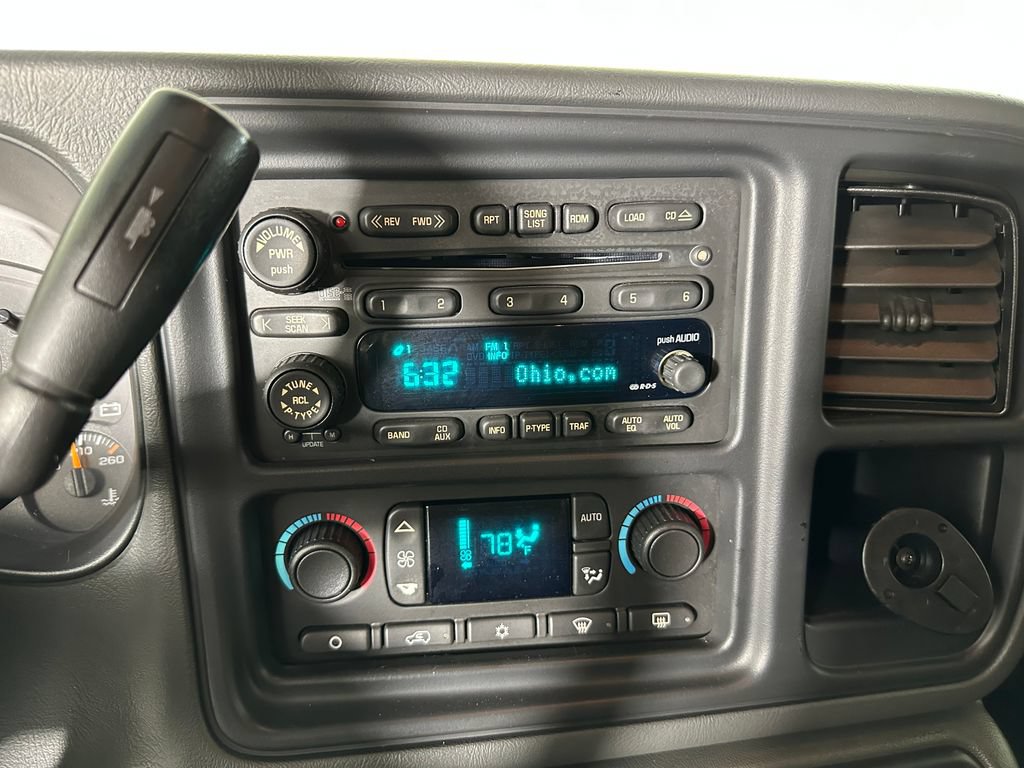 Used 2004 Chevrolet Avalanche 2500 w/ Preferred Equipment Group AWD/4WD image 14