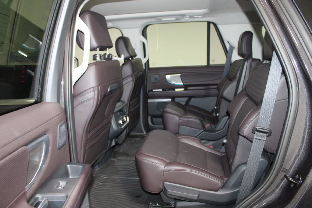Used 2025 Ford Expedition Platinum w/ Platinum Ultimate Package AWD/4WD image 26