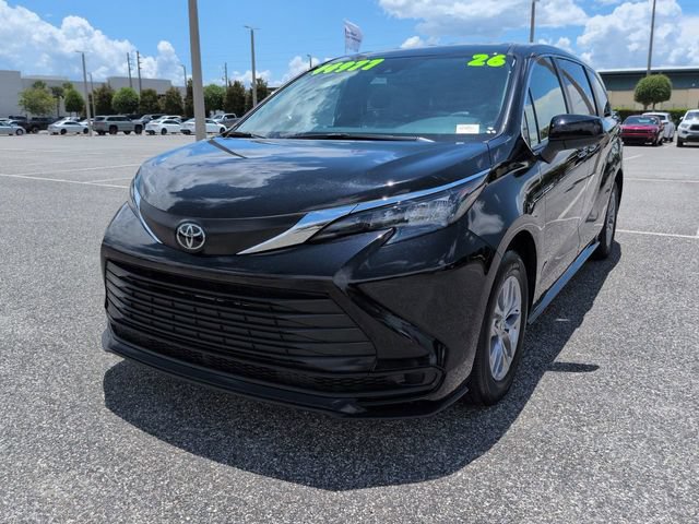 Certified 2026 Toyota Sienna LE FWD image 8