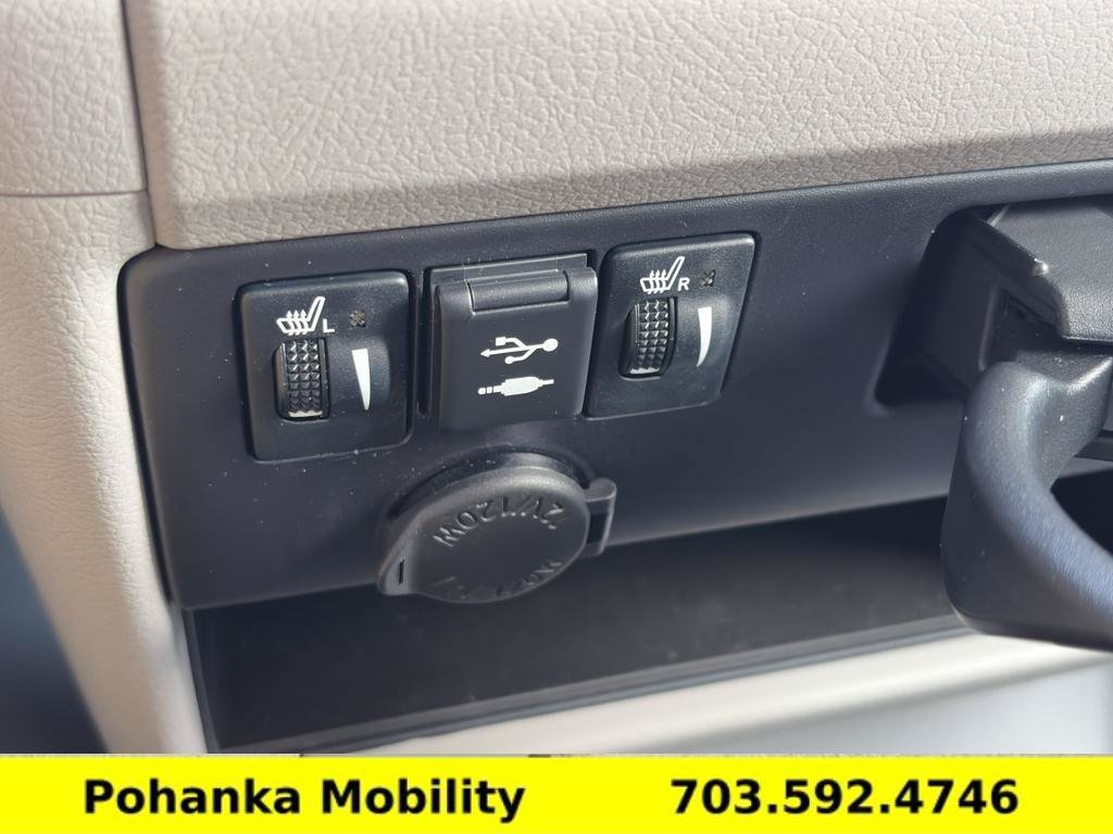 Used 2020 Toyota Sienna XLE w/ XLE Navigation Package FWD image 23