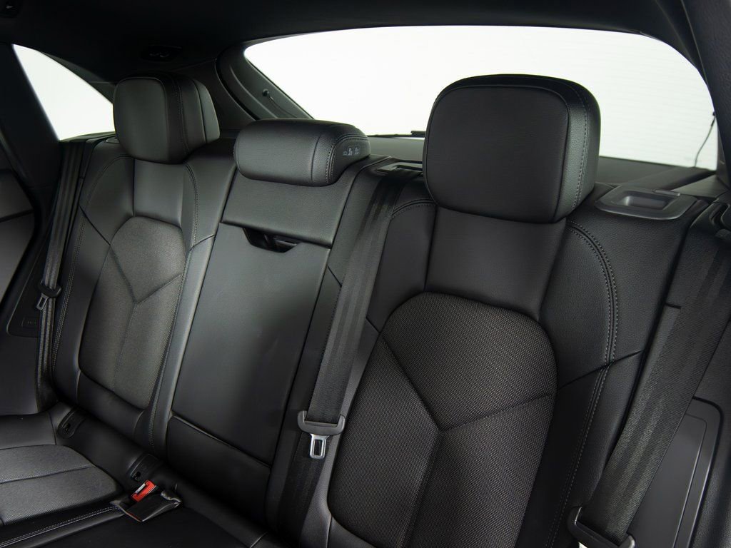 Certified 2025 Porsche Macan image 34