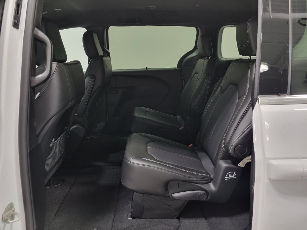 New 2027 Chrysler Pacifica LX FWD image 15