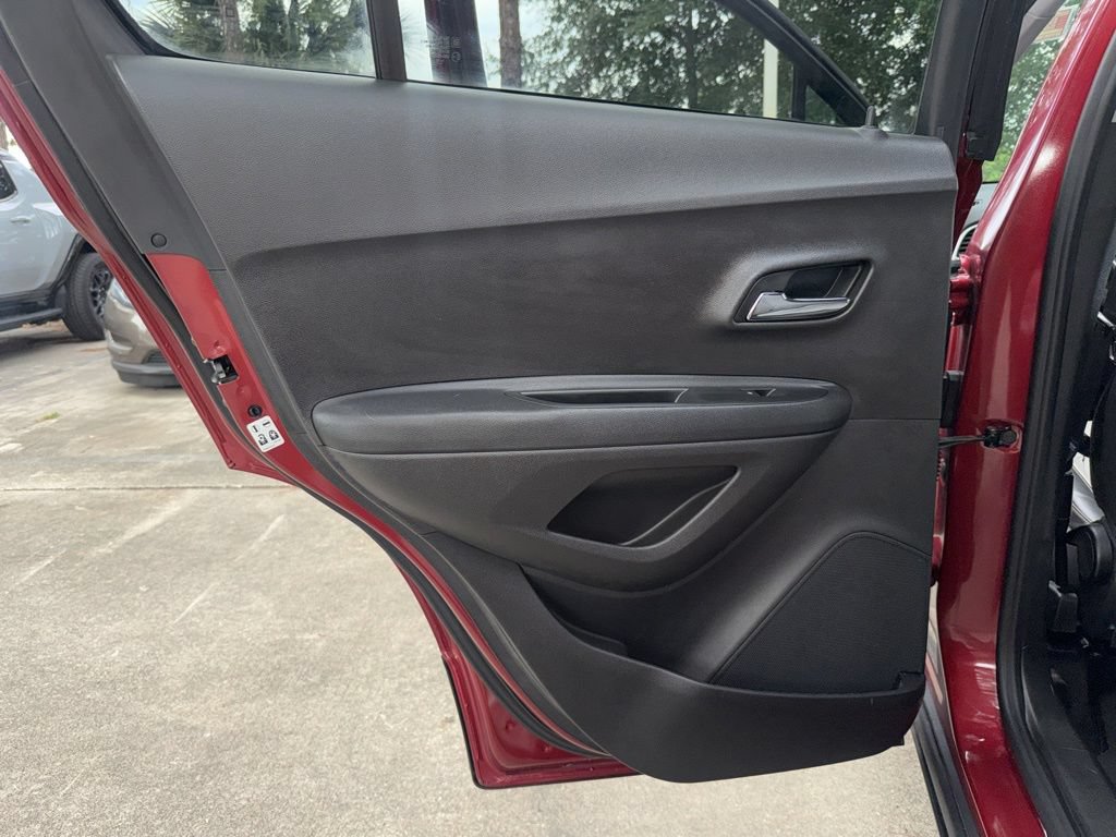 Used 2018 Chevrolet Trax LT w/ Driver Confidence Package FWD image 23