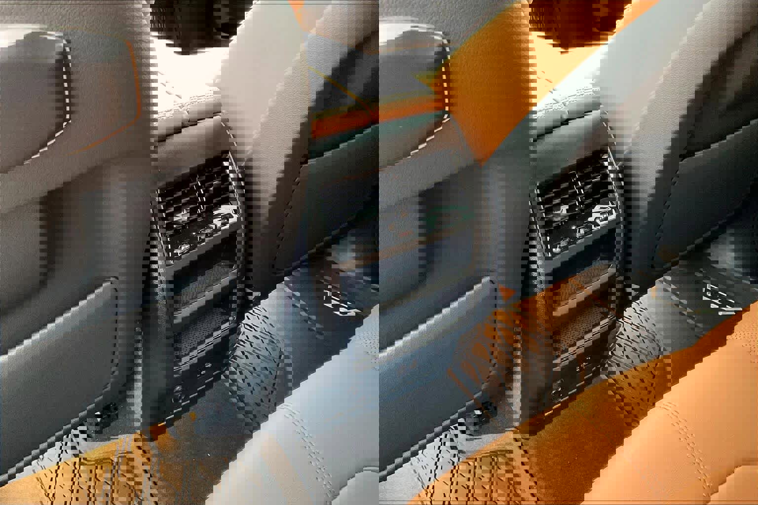 Used 2025 BMW X5 xDrive40i w/ Parking Assistance Package image 33