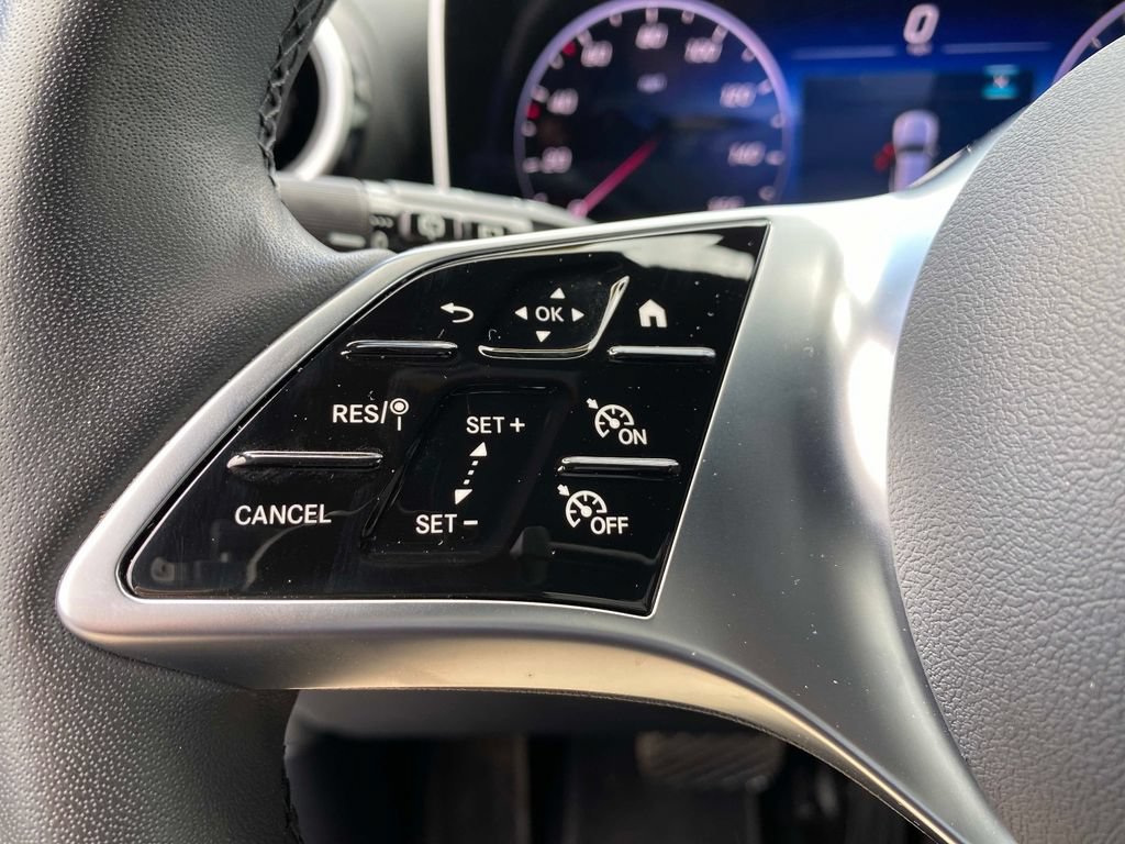 Used 2025 Mercedes-Benz GLC 300 4MATIC image 18
