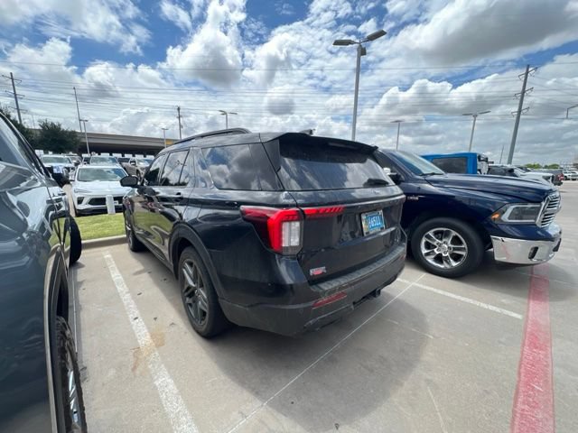 Used 2025 Ford Explorer ST-Line w/ Premium Package RWD image 4