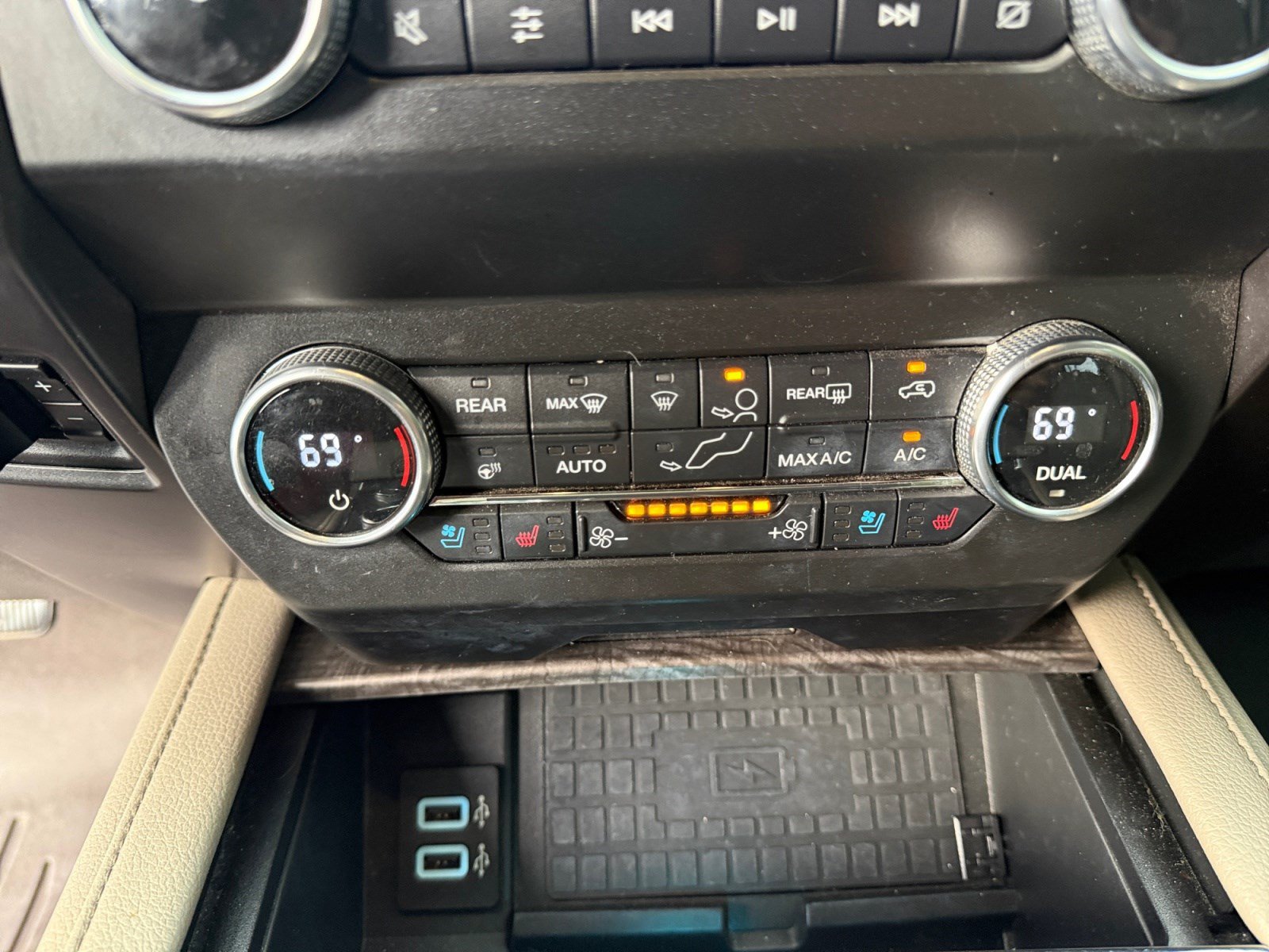 Used 2019 Ford Expedition Limited w/ Equipment Group 301A AWD/4WD image 12