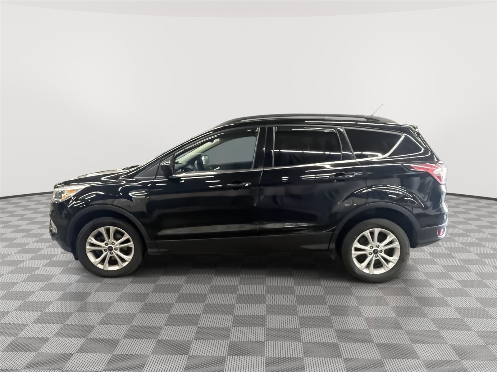 Used 2018 Ford Escape SE FWD image 8