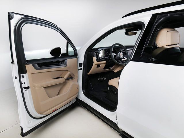 New 2026 Porsche Cayenne GTS image 25