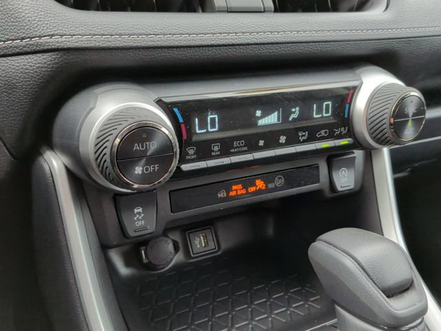 Used 2025 Toyota RAV4 XLE FWD image 25