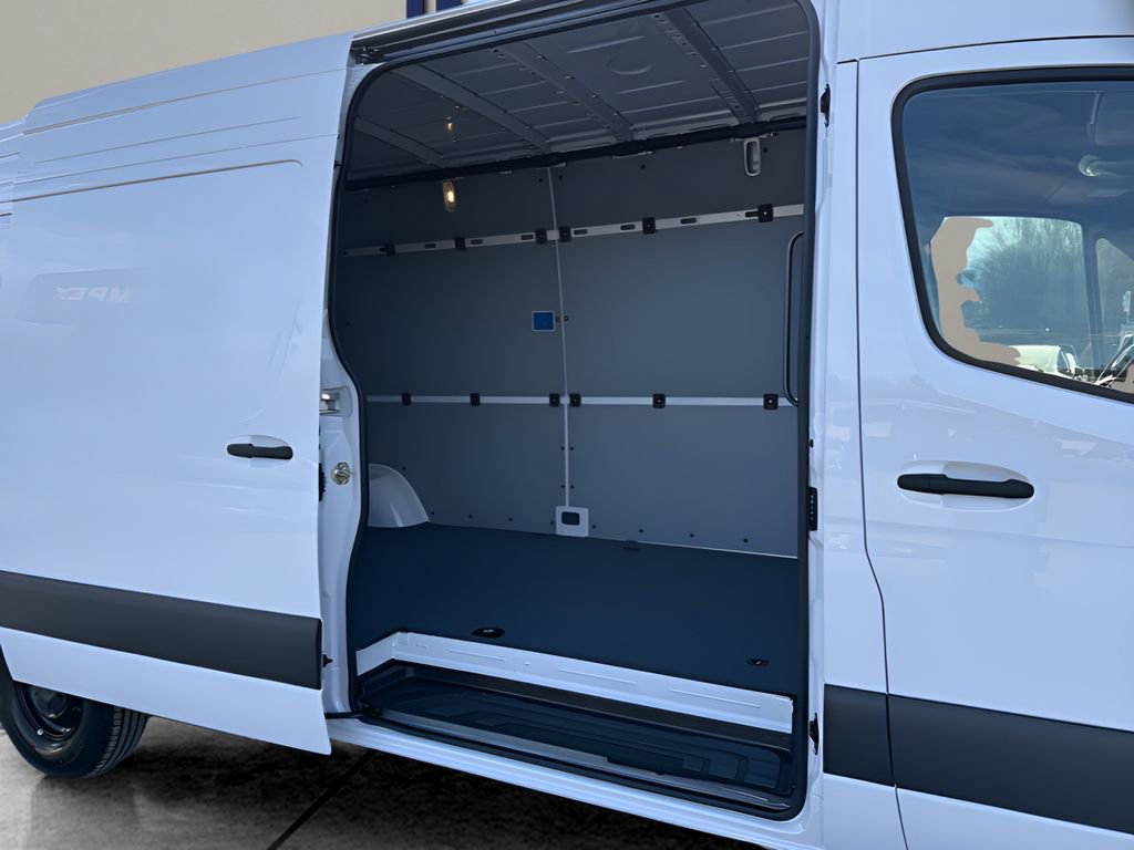 Used 2024 Mercedes-Benz eSprinter 170 Cargo image 21