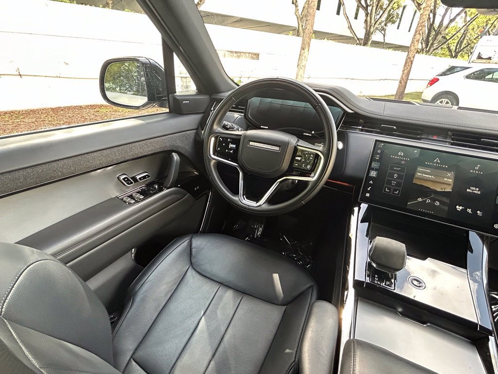 Used 2025 Land Rover Range Rover Sport SE AWD/4WD image 9