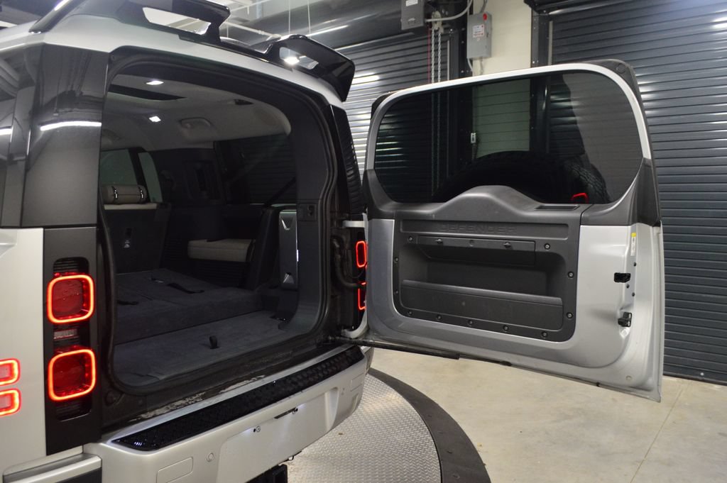 Used 2023 Land Rover Defender 130 SE AWD/4WD image 37
