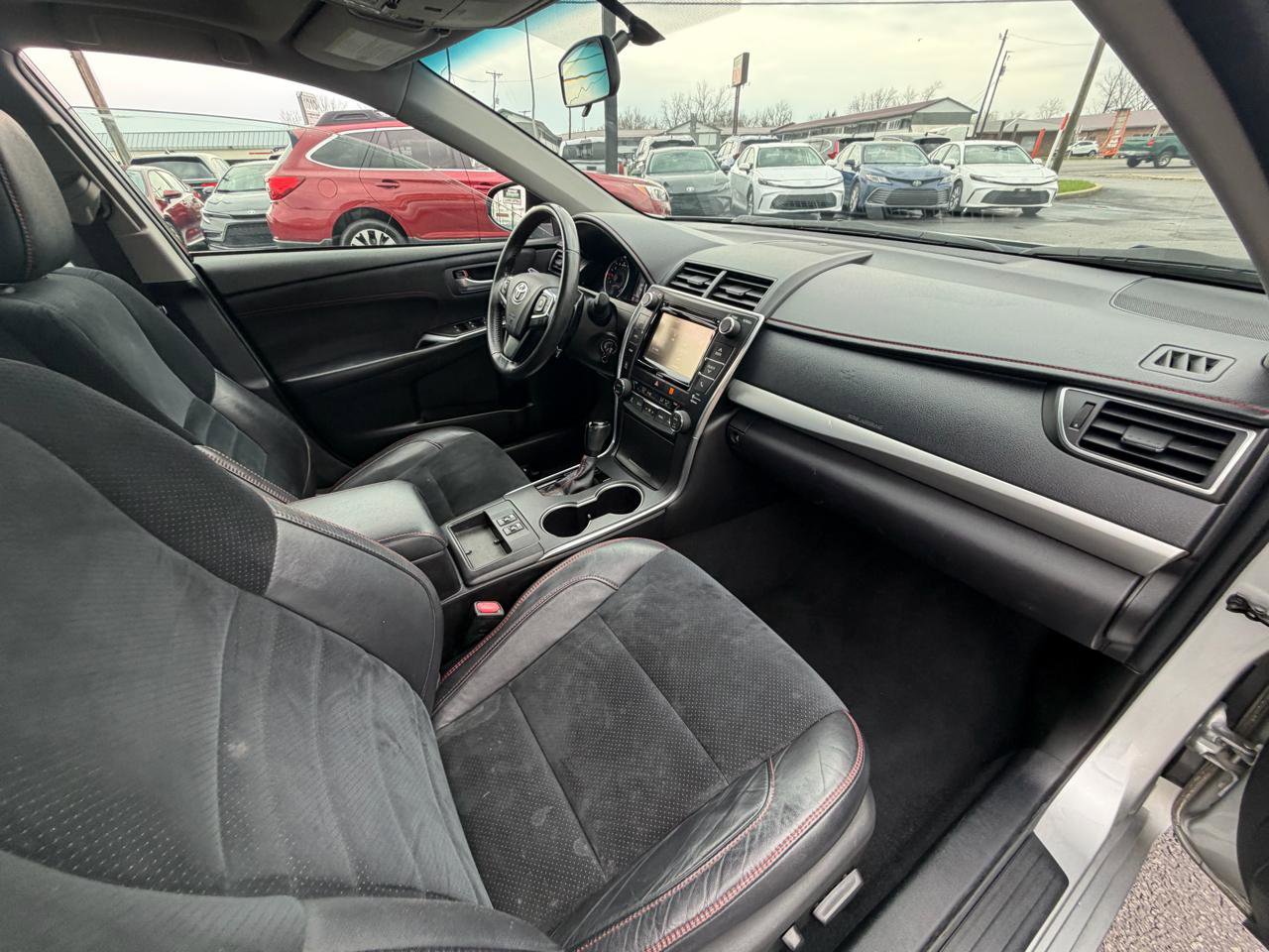 Used 2017 Toyota Camry XSE w/ Moonroof Package image 11