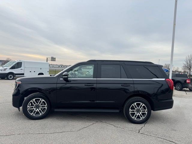 Used 2025 Ford Expedition Active image 5