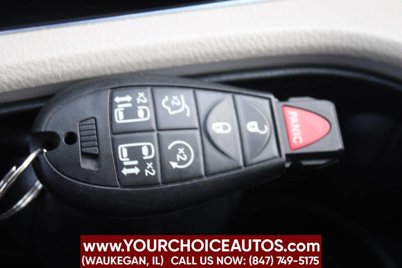 Used 2015 Dodge Grand Caravan SXT w/ UConnect Hands-Free Group FWD image 30