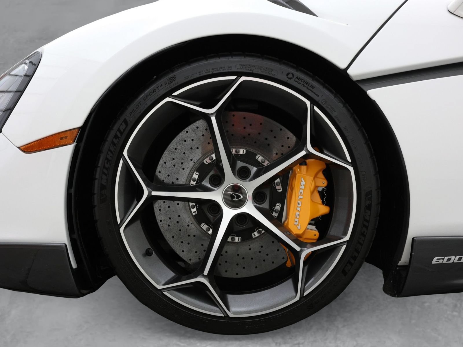 Used 2020 McLaren 600LT Spider RWD image 18